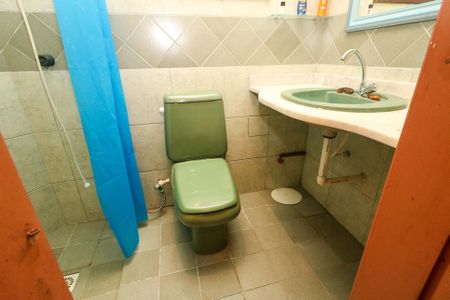 Casa à venda com 650m², 4 quartos e 7 vagas Casa à venda com 650m², 4 quartos e 7 vagasBanheiro da Suíte 2