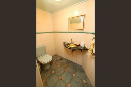 Casa à venda com 650m², 4 quartos e 7 vagas Casa à venda com 650m², 4 quartos e 7 vagasLavabo 1