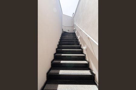 Casa de condomínio à venda com 118m², 2 quartos e 2 vagasEscada