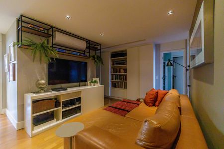 Apartamento à venda com 363m², 4 quartos e 4 vagas Apartamento à venda com 363m², 4 quartos e 4 vagasSala Privativa