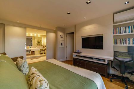 Apartamento à venda com 363m², 4 quartos e 4 vagas Apartamento à venda com 363m², 4 quartos e 4 vagasSuíte 3