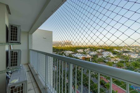 Apartamento à venda com 363m², 4 quartos e 4 vagas Apartamento à venda com 363m², 4 quartos e 4 vagasVaranda das Suítes 1 e 2