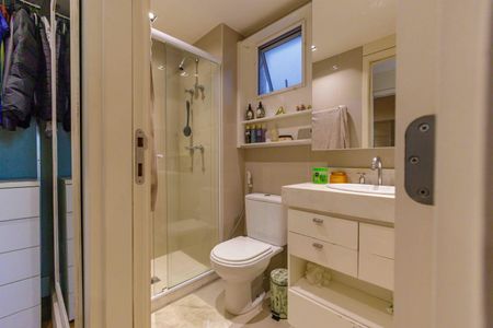 Apartamento à venda com 363m², 4 quartos e 4 vagas Apartamento à venda com 363m², 4 quartos e 4 vagasBanheiro da Suíte 2