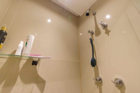 Apartamento à venda com 363m², 4 quartos e 4 vagas Apartamento à venda com 363m², 4 quartos e 4 vagasBanheiro da Suíte 2