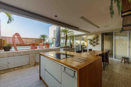 Apartamento à venda com 363m², 4 quartos e 4 vagas Apartamento à venda com 363m², 4 quartos e 4 vagasÁrea de Lazer