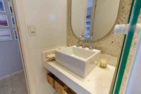 Apartamento à venda com 363m², 4 quartos e 4 vagas Apartamento à venda com 363m², 4 quartos e 4 vagasBanheiro Social