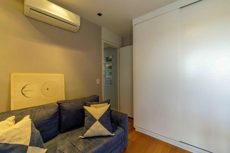 Apartamento à venda com 363m², 4 quartos e 4 vagas Apartamento à venda com 363m², 4 quartos e 4 vagasQuarto