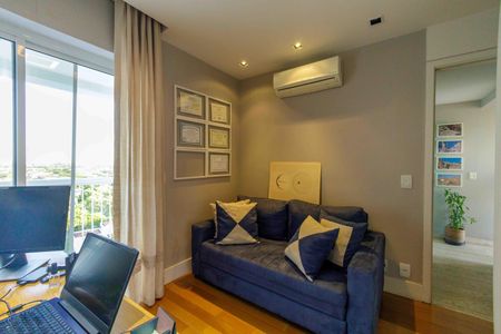 Apartamento à venda com 363m², 4 quartos e 4 vagas Apartamento à venda com 363m², 4 quartos e 4 vagasQuarto