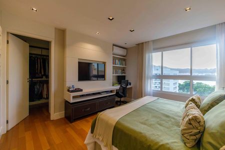 Apartamento à venda com 363m², 4 quartos e 4 vagas Apartamento à venda com 363m², 4 quartos e 4 vagasSuíte 3