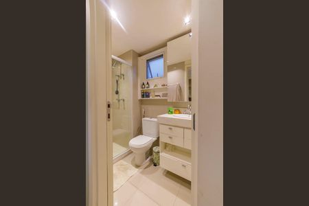 Apartamento à venda com 363m², 4 quartos e 4 vagas Apartamento à venda com 363m², 4 quartos e 4 vagasBanheiro da Suíte 2