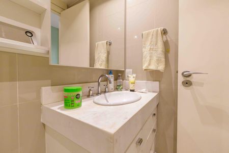 Apartamento à venda com 363m², 4 quartos e 4 vagas Apartamento à venda com 363m², 4 quartos e 4 vagasBanheiro da Suíte 2