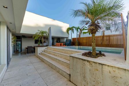 Apartamento à venda com 363m², 4 quartos e 4 vagas Apartamento à venda com 363m², 4 quartos e 4 vagasÁrea de Lazer