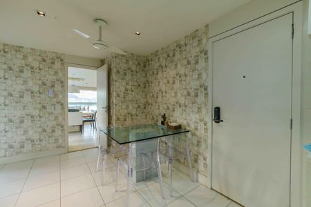 Apartamento à venda com 363m², 4 quartos e 4 vagas Apartamento à venda com 363m², 4 quartos e 4 vagasCozinha