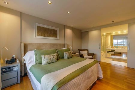 Apartamento à venda com 363m², 4 quartos e 4 vagas Apartamento à venda com 363m², 4 quartos e 4 vagasSuíte 3