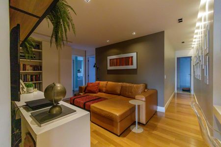 Apartamento à venda com 363m², 4 quartos e 4 vagas Apartamento à venda com 363m², 4 quartos e 4 vagasSala Privativa