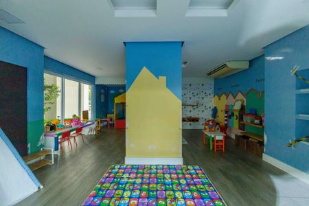 Apartamento à venda com 363m², 4 quartos e 4 vagas Apartamento à venda com 363m², 4 quartos e 4 vagasÁrea Comum Brinquedoteca