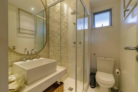 Apartamento à venda com 363m², 4 quartos e 4 vagas Apartamento à venda com 363m², 4 quartos e 4 vagasBanheiro Social