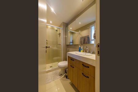 Apartamento à venda com 363m², 4 quartos e 4 vagas Apartamento à venda com 363m², 4 quartos e 4 vagasBanheiro da Suíte 1