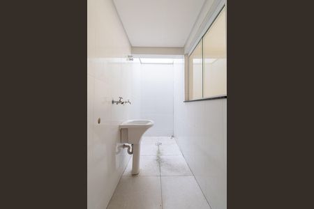 Casa de condomínio à venda com 118m², 2 quartos e 2 vagasBanheiro 