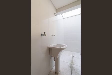 Casa de condomínio à venda com 118m², 2 quartos e 2 vagasBanheiro 