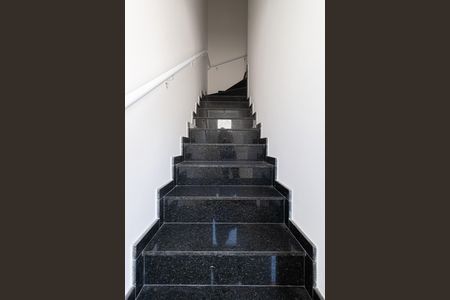 Casa de condomínio à venda com 117m², 2 quartos e 2 vagasEscada