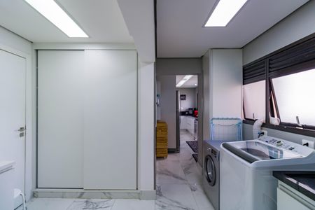 Apartamento para alugar com 168m², 3 quartos e 3 vagas Apartamento para alugar com 168m², 3 quartos e 3 vagasÁrea de Serviço