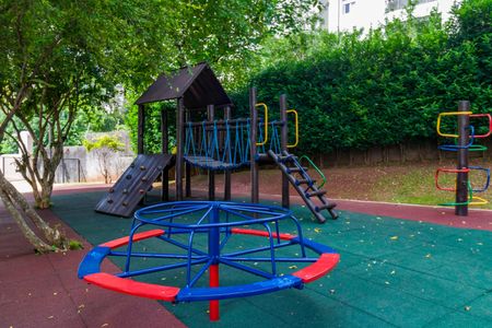 Apartamento para alugar com 168m², 3 quartos e 3 vagas Apartamento para alugar com 168m², 3 quartos e 3 vagasÁrea Comum - Playground