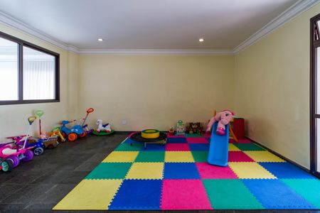 Apartamento para alugar com 168m², 3 quartos e 3 vagas Apartamento para alugar com 168m², 3 quartos e 3 vagasÁrea Comum - Playground
