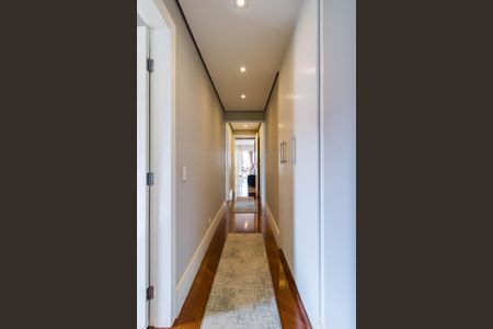 Apartamento para alugar com 168m², 3 quartos e 3 vagas Apartamento para alugar com 168m², 3 quartos e 3 vagasCorredor dos Quartos