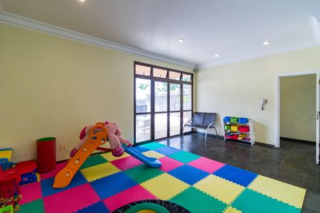 Apartamento para alugar com 168m², 3 quartos e 3 vagas Apartamento para alugar com 168m², 3 quartos e 3 vagasÁrea Comum - Playground