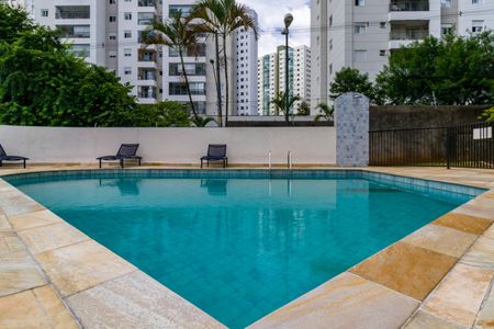 Apartamento para alugar com 168m², 3 quartos e 3 vagas Apartamento para alugar com 168m², 3 quartos e 3 vagasÁrea comum - Piscina