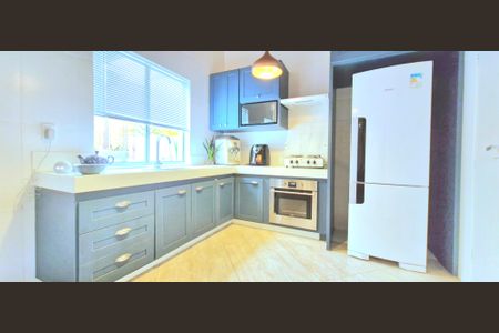 Casa à venda com 87m², 3 quartos e 2 vagas Casa à venda com 87m², 3 quartos e 2 vagasCozinha - Armários