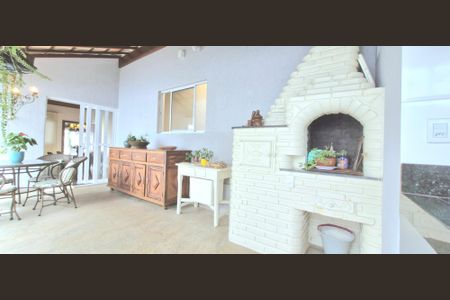 Casa à venda com 87m², 3 quartos e 2 vagas Casa à venda com 87m², 3 quartos e 2 vagasChurrasqueira