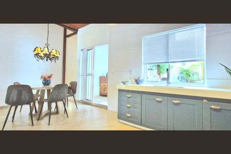 Casa à venda com 87m², 3 quartos e 2 vagas Casa à venda com 87m², 3 quartos e 2 vagasCozinha - Armários