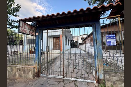 Casa para alugar com 110m², 3 quartos e 3 vagasFachada + Placa