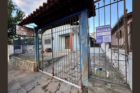 Casa para alugar com 110m², 3 quartos e 3 vagasFachada + Placa