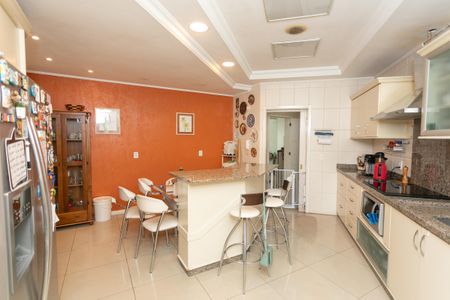 Casa à venda com 326m², 4 quartos e 2 vagas Casa à venda com 326m², 4 quartos e 2 vagasCozinha