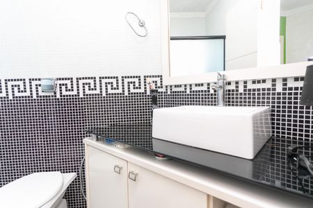 Casa à venda com 326m², 4 quartos e 2 vagas Casa à venda com 326m², 4 quartos e 2 vagasBanheiro Suíte 2