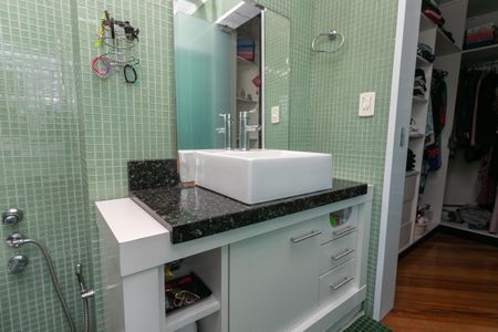 Casa à venda com 326m², 4 quartos e 2 vagas Casa à venda com 326m², 4 quartos e 2 vagasBanheiro Suíte 3