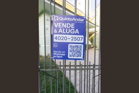 Casa à venda com 326m², 4 quartos e 2 vagas Casa à venda com 326m², 4 quartos e 2 vagasPlaca