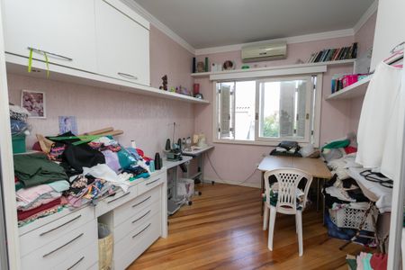 Casa à venda com 326m², 4 quartos e 2 vagas Casa à venda com 326m², 4 quartos e 2 vagasQuarto