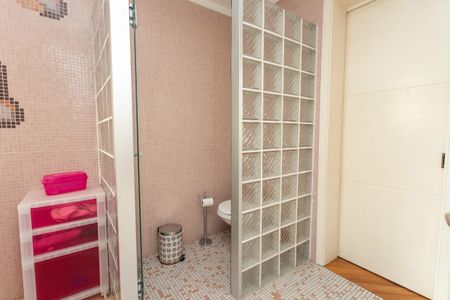 Casa à venda com 326m², 4 quartos e 2 vagas Casa à venda com 326m², 4 quartos e 2 vagasBanheiro Suíte 1