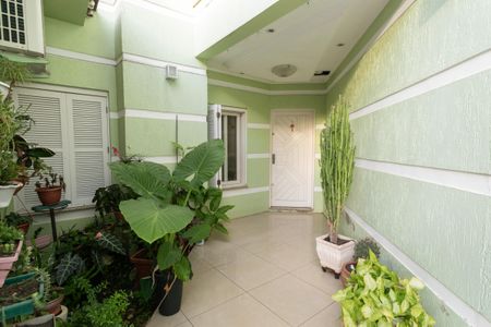 Casa à venda com 326m², 4 quartos e 2 vagas Casa à venda com 326m², 4 quartos e 2 vagasEntrada da casa