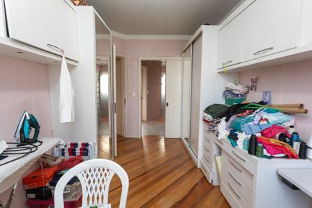 Casa à venda com 326m², 4 quartos e 2 vagas Casa à venda com 326m², 4 quartos e 2 vagasQuarto