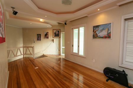 Casa à venda com 326m², 4 quartos e 2 vagas Casa à venda com 326m², 4 quartos e 2 vagasSala 3