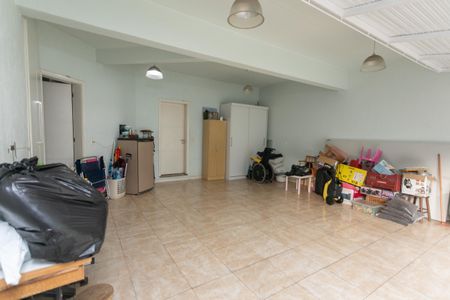 Casa à venda com 326m², 4 quartos e 2 vagas Casa à venda com 326m², 4 quartos e 2 vagasGaragem