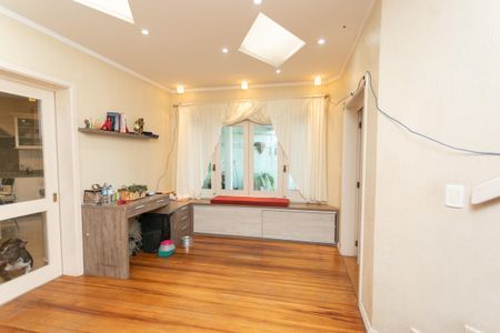 Casa à venda com 326m², 4 quartos e 2 vagas Casa à venda com 326m², 4 quartos e 2 vagasSala 1