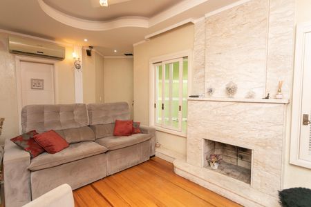 Casa à venda com 326m², 4 quartos e 2 vagas Casa à venda com 326m², 4 quartos e 2 vagasSala 1