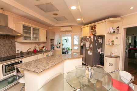 Casa à venda com 326m², 4 quartos e 2 vagas Casa à venda com 326m², 4 quartos e 2 vagasCozinha