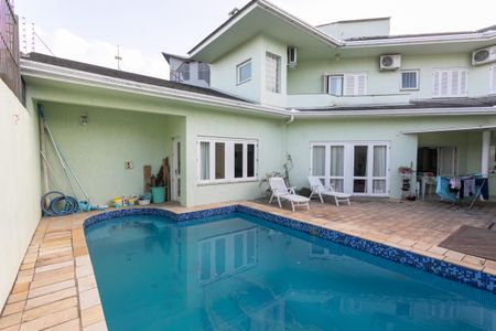 Casa à venda com 326m², 4 quartos e 2 vagas Casa à venda com 326m², 4 quartos e 2 vagasPiscina